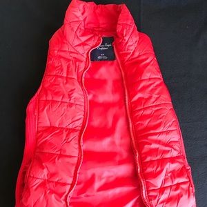 🚫 SOLD! 🚫 AE Red Vest